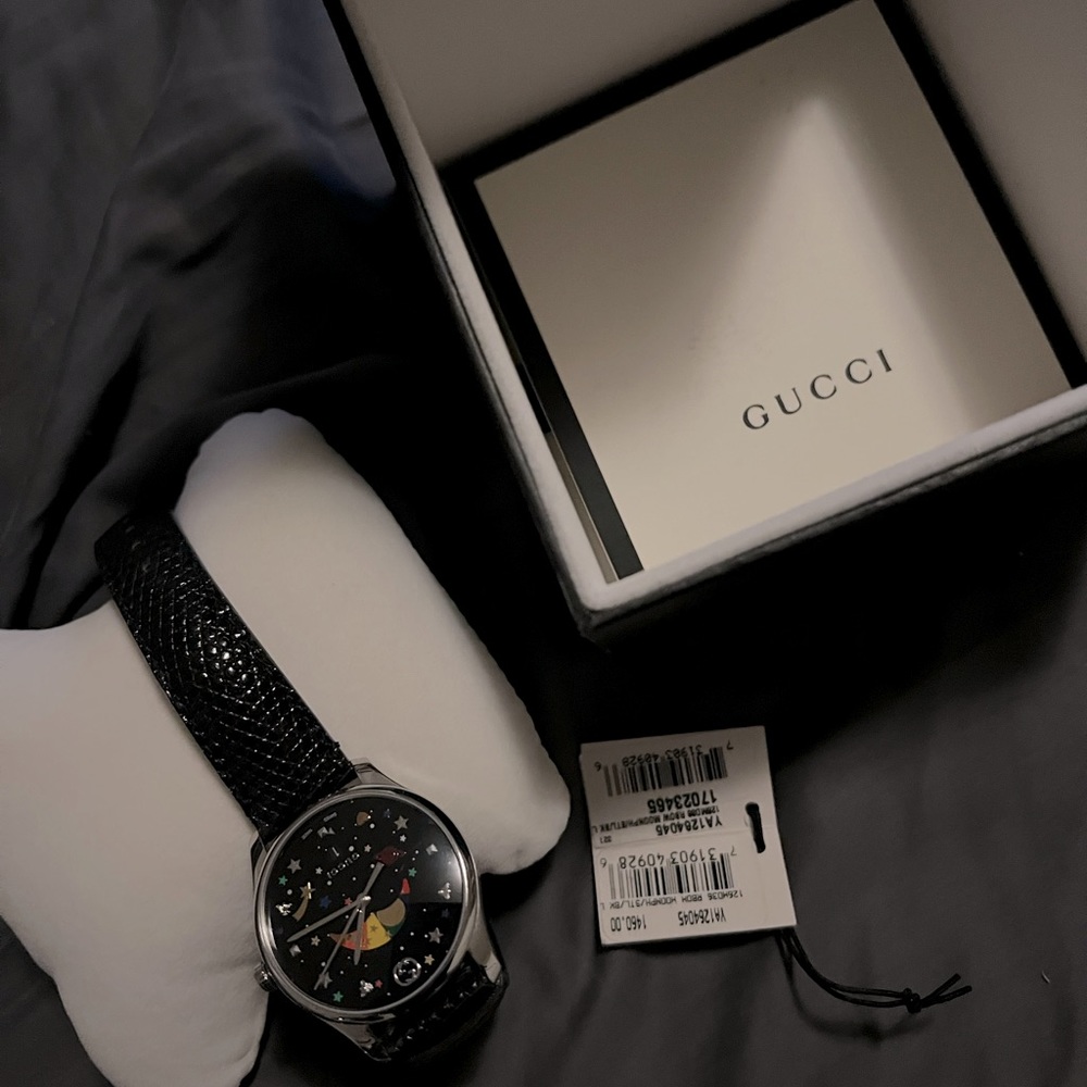Gucci Watch Men’s/Women’s - never warn, brand new.